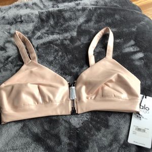 NWT Alo Yoga Nectar Sportsbra